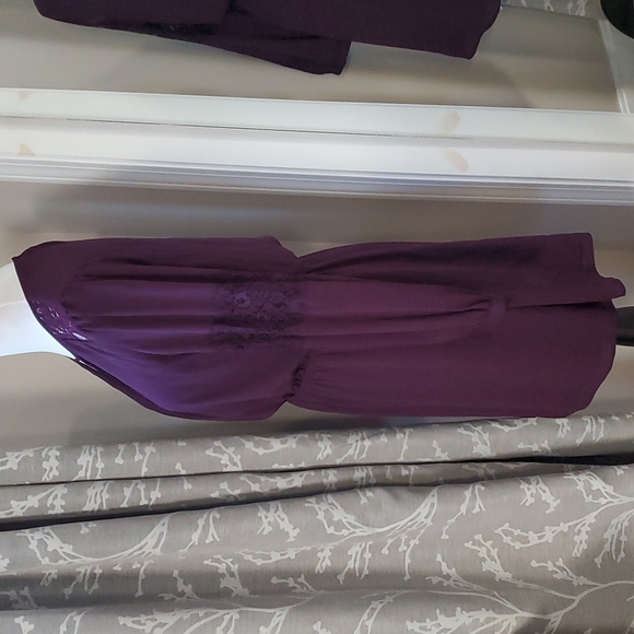 Express Keyhole Dress with Lace Details - Picture 3 of 7